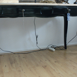 Skrivebord 130cm sort m. eg top