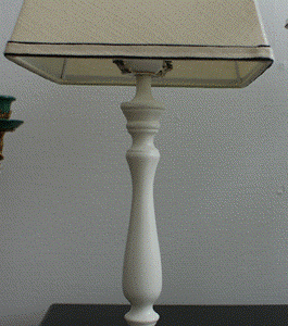 Lampe 56,5cm hvid m.firkant hør skærm